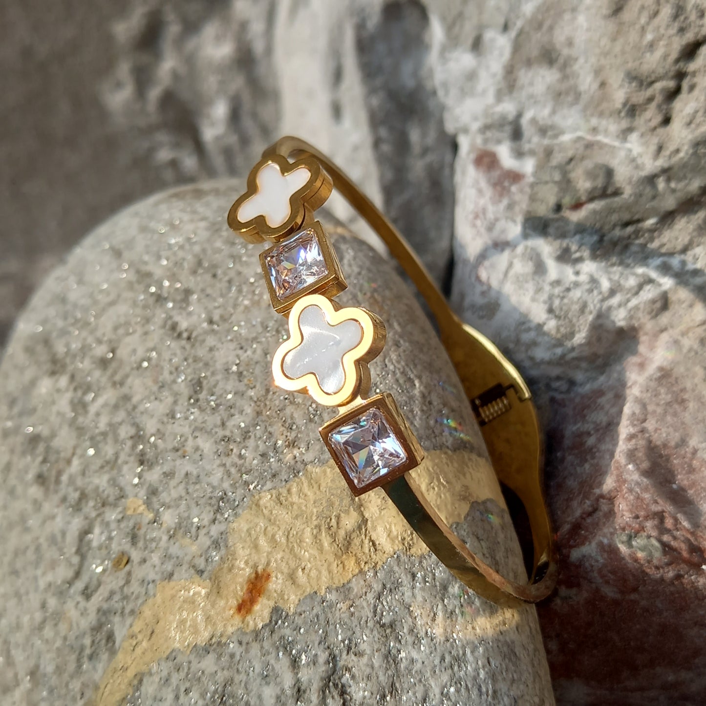 Golden Clover Elegance Bracelet