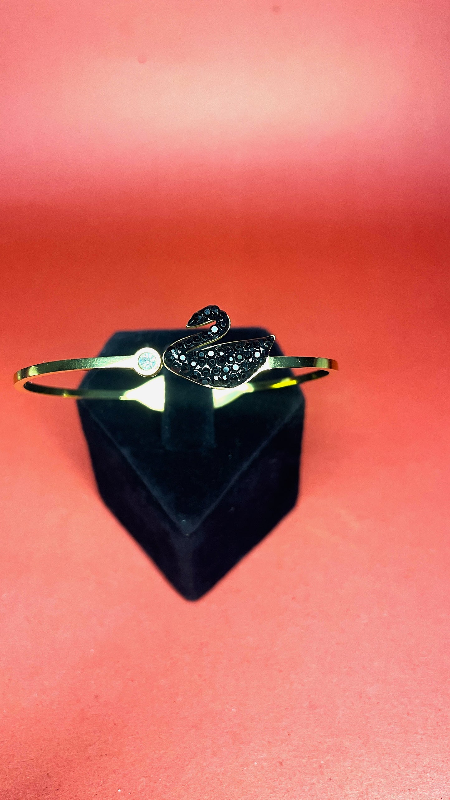 Swan Bracelet - Black 🦢🖤