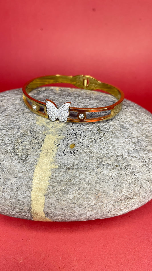 Whiite Butterfly Bracelet 🤍