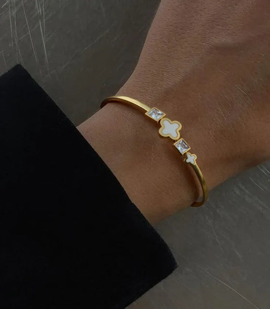 Golden Clover Elegance Bracelet